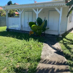  Hébergement de vacances Maison Creole 6 Pers Les Saintes De